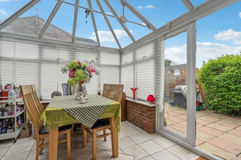 1 Aragon Close, Hemel Hempstead, HP2 7LG