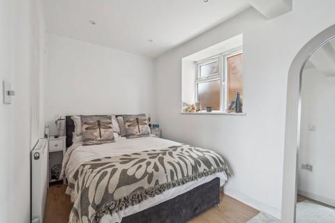 1 Aragon Close, Hemel Hempstead, HP2 7LG