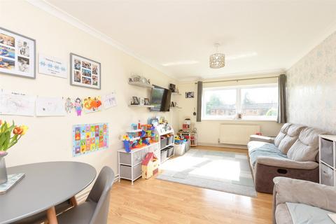 2 bedroom flat for sale, Brookwood House, Horley RH6