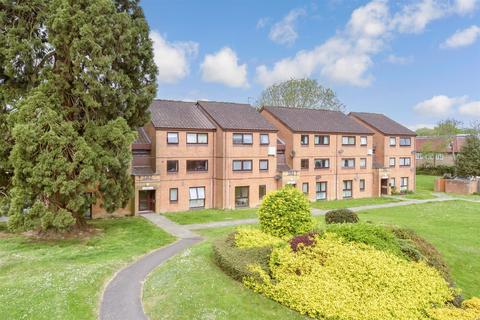 2 bedroom flat for sale, Brookwood House, Horley RH6
