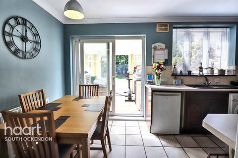 153 Usk Road, Aveley, South Ockendon, RM15 4NT