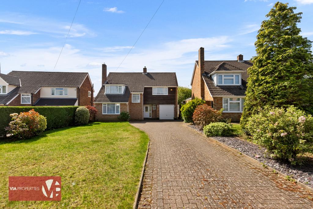 Stratfield Drive, Broxbourne EN10 4 bed detached house - £895,000