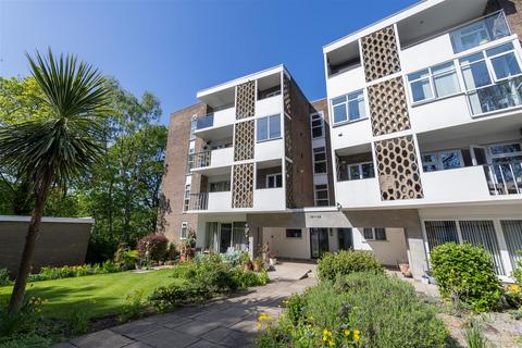 3 bedroom apartment for sale - Princess Court, Leeds LS17