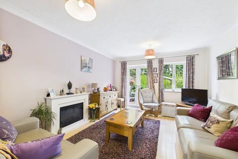 2 bedroom terraced house for sale, Jasmine Road, Romford RM7