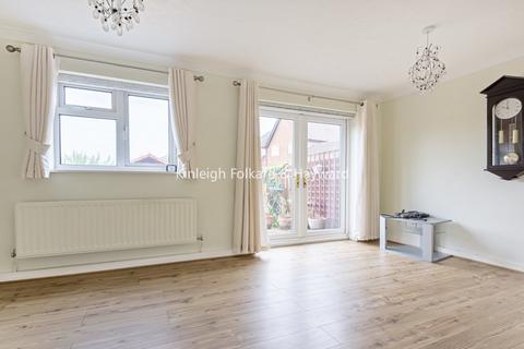21 Orchard Road, Farnborough, Orpington, BR6 7BP