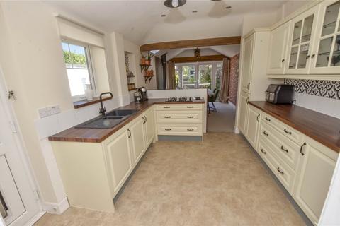 10 Ashurst Road, West Moors, Ferndown, BH22 0LS