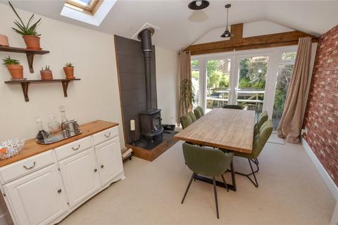 10 Ashurst Road, West Moors, Ferndown, BH22 0LS