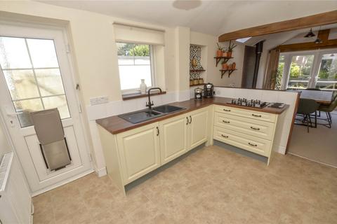 10 Ashurst Road, West Moors, Ferndown, BH22 0LS