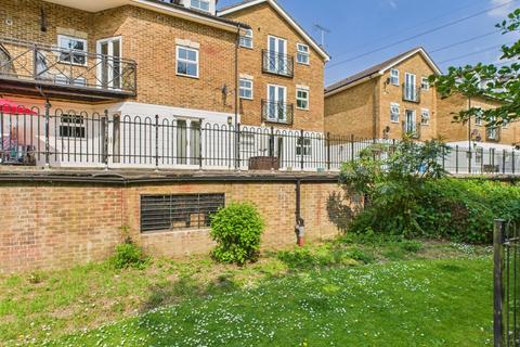 27 Old Mill Place, Wraysbury, Staines-upon-thames, TW19 5LY