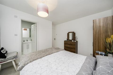 28 Acacia Close, Stanmore, HA7 3JR
