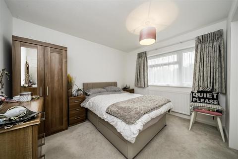 28 Acacia Close, Stanmore, HA7 3JR