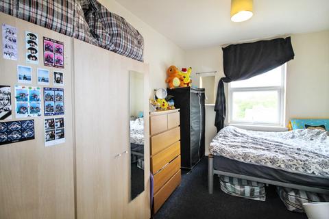 1 bedroom apartment for sale, Flat 2, Lynchford Road, Farnborough , Hampshire, GU14