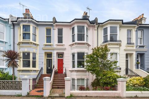 3 bedroom maisonette for sale