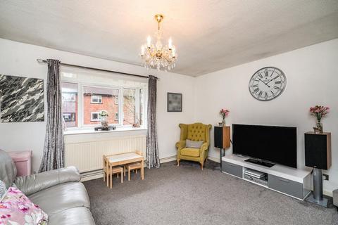 3 bedroom apartment to rent, Knights Court, Canterbury Gardens, Eccles New Road, Salford