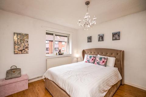 3 bedroom apartment to rent, Knights Court, Canterbury Gardens, Eccles New Road, Salford