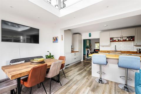 3 bedroom end of terrace house for sale, Eastbourne Road, South Godstone