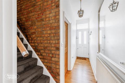 104 Cranmer Avenue, London, W13 9XU