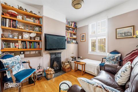 104 Cranmer Avenue, London, W13 9XU