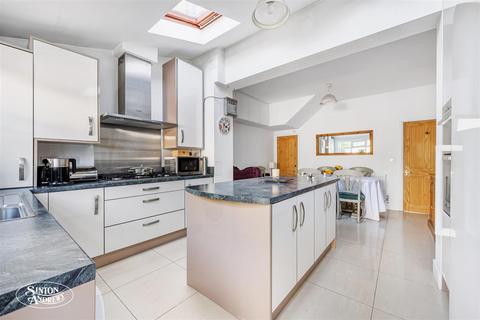 104 Cranmer Avenue, London, W13 9XU