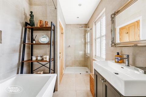 104 Cranmer Avenue, London, W13 9XU