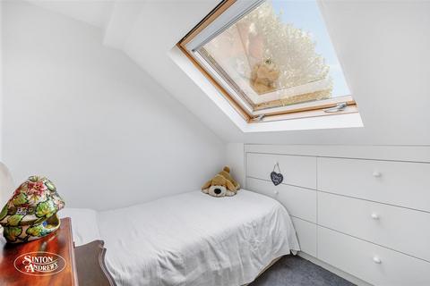 104 Cranmer Avenue, London, W13 9XU
