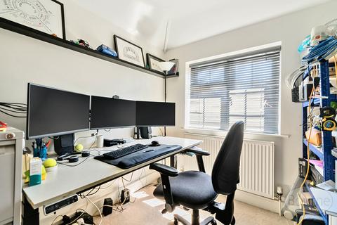 7 Rydes Hill Road, Guildford, GU2 9ST