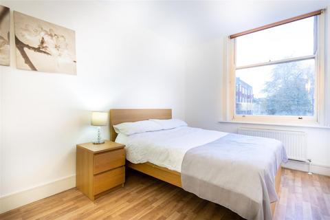 Studio to rent, Kensington High Street, Kensington, W8