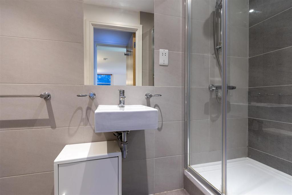 Bathroom (1 of 1).jpg