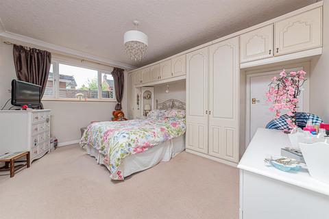2 bedroom flat for sale, Weybourne Road, Farnham GU9
