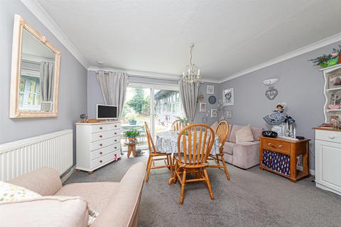 2 bedroom flat for sale, Weybourne Road, Farnham GU9
