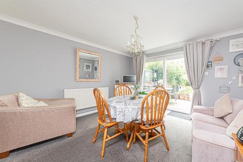 2 bedroom flat for sale, Weybourne Road, Farnham GU9