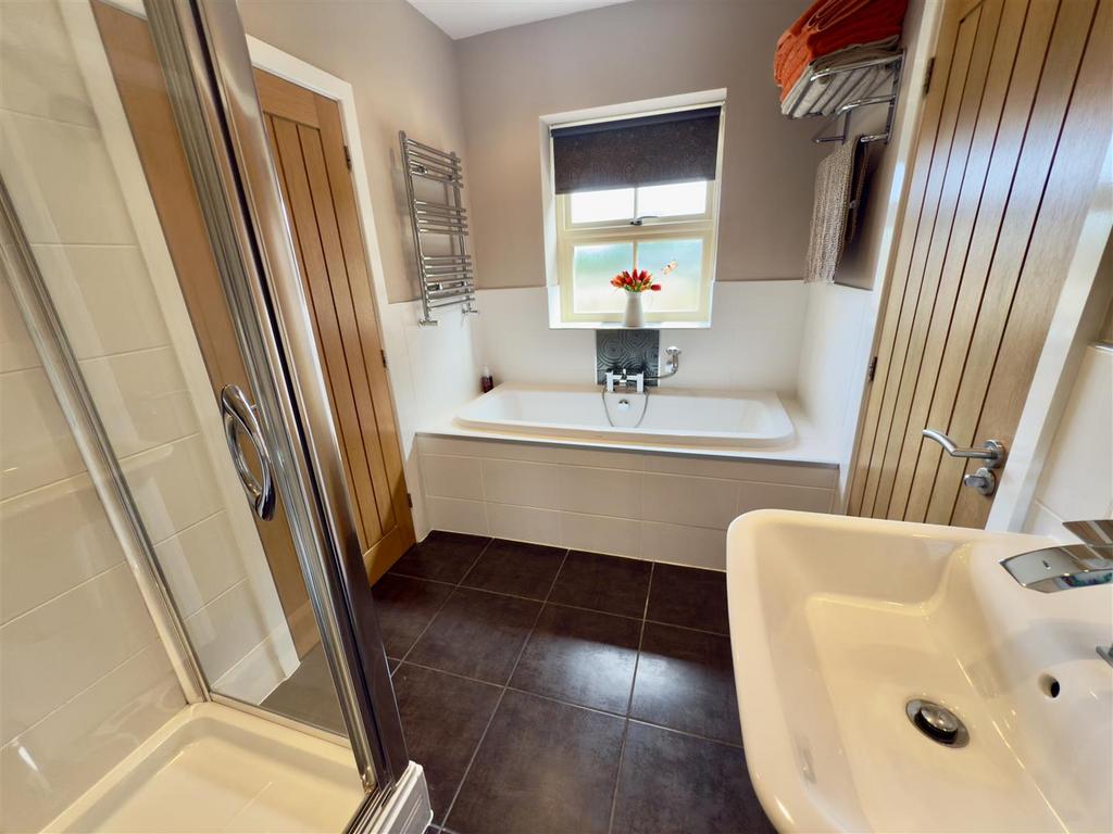 Jack and Jill En-suite