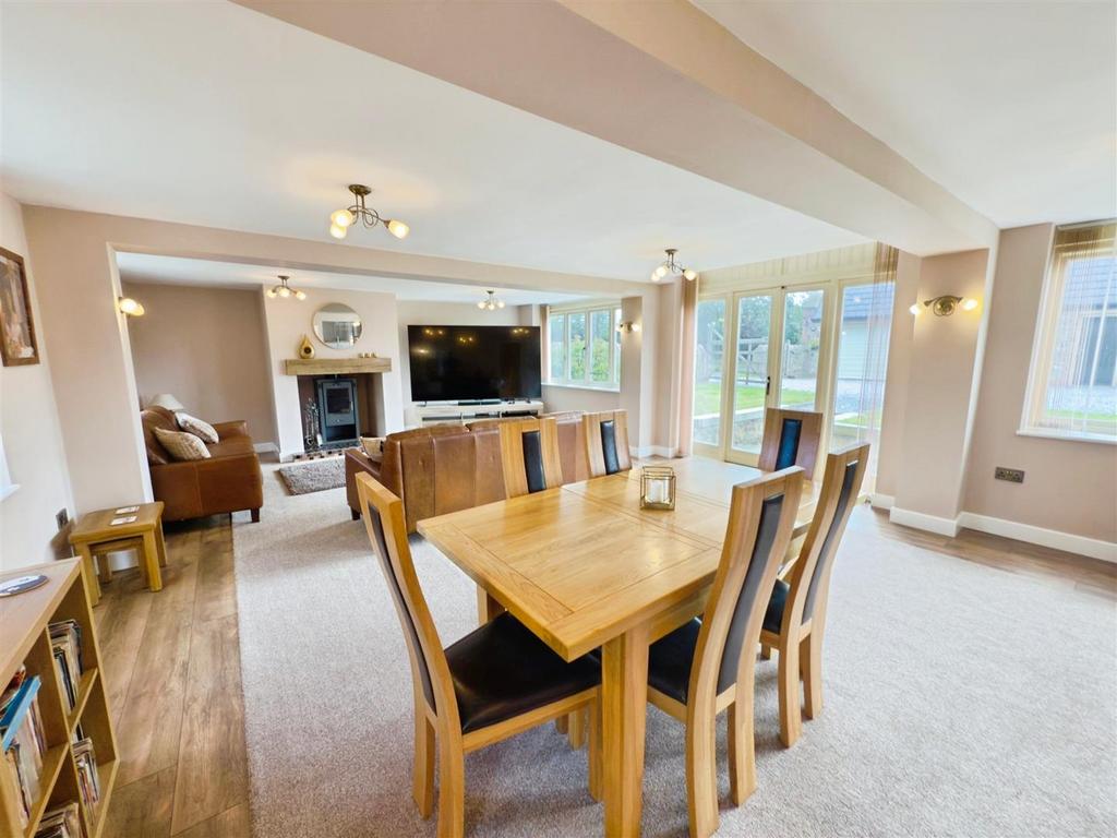 Main Lounge/Dining Room