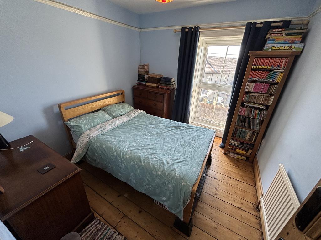 Front bedroom 3