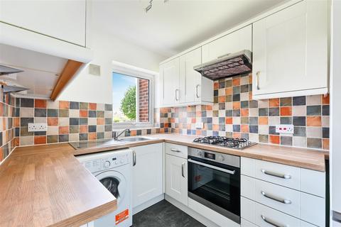 14d Willis Close, Epsom, KT18 7SS