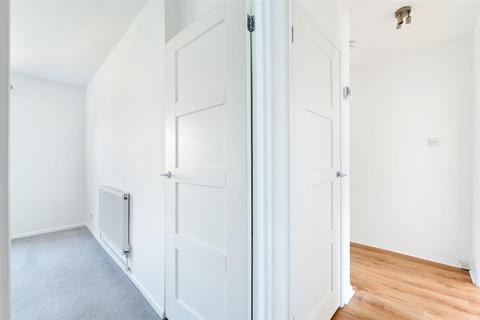 14d Willis Close, Epsom, KT18 7SS