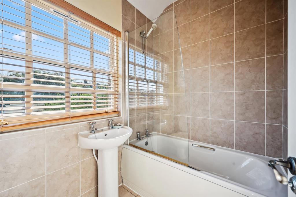 Bathroom 2.jpg
