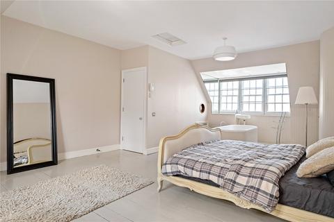 undefined, Brushfield Street, Spitalfields, London, E1