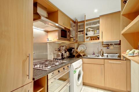 2 bedroom flat to rent, Lavender Hill, London, SW11