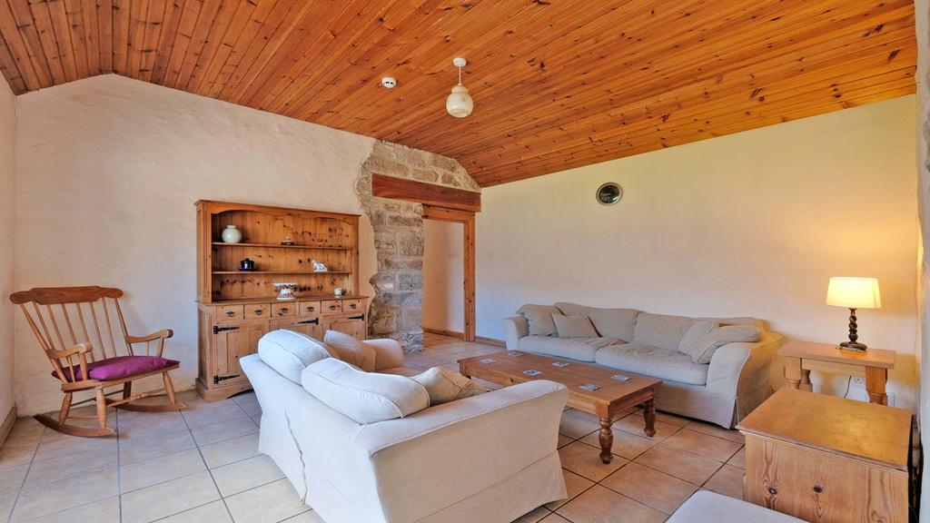 Lounge/ Family Room
