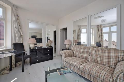 Little Wayfaring Cliff Promenade, Broadstairs, CT10 3QY