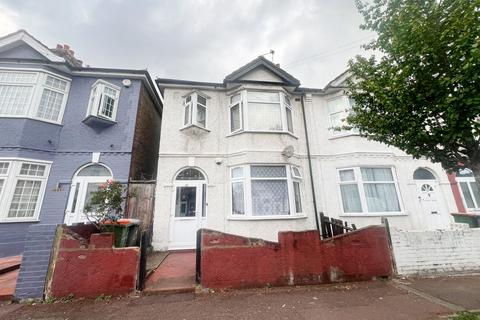 4 bedroom terraced house to rent, St. Olaves Road, London, E6