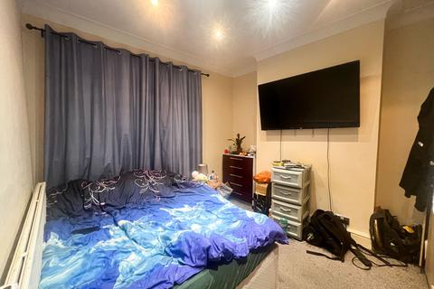 4 bedroom terraced house to rent, St. Olaves Road, London, E6