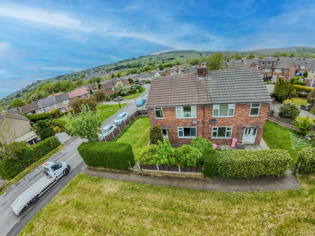 Poplar Avenue - Corner Plot with Privacy Hedging