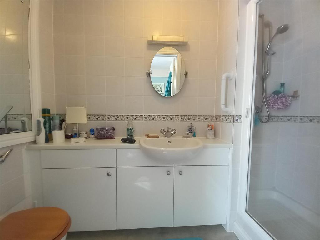 17op ensuite.jpg
