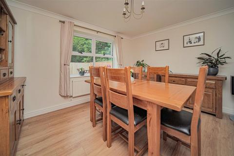 3 Cedar Close, Worton, Devizes, SN10 5SD