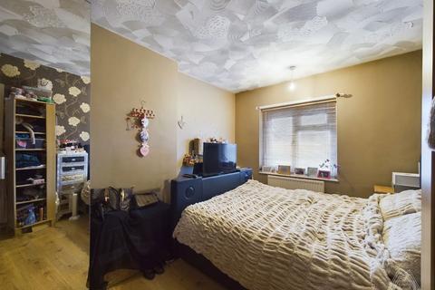 182 Romford Road, Aveley, South Ockendon, RM15 4PJ