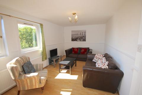 3 bedroom flat to rent, St Davids Place, Edinburgh, EH3