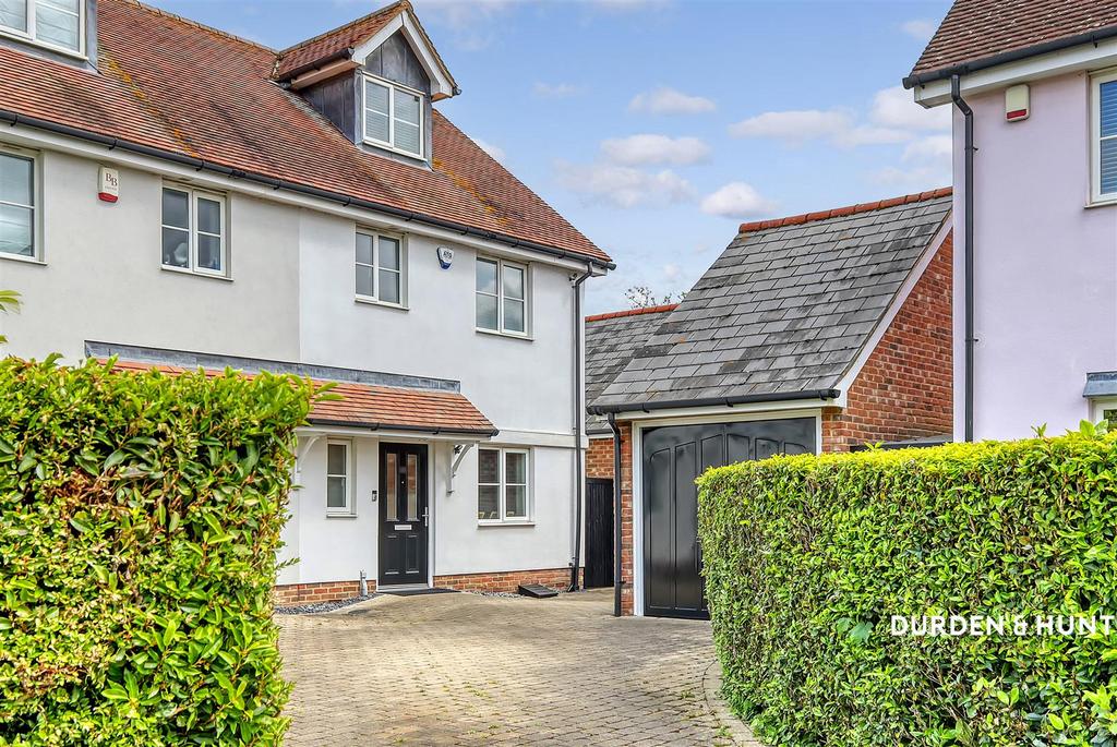 Walter Mead Close