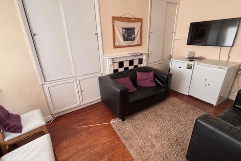 6 bedroom detached house to rent, *£95pppw excl bills* Priory Street, Nottingham NG7 2NX